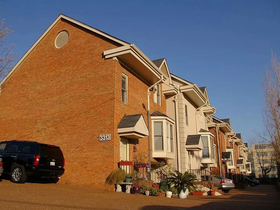 3313 Fairmont Dr