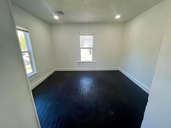 5th image of 10 E Mill Ave