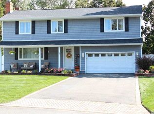 30 Tyram Ln, Commack, NY 11725