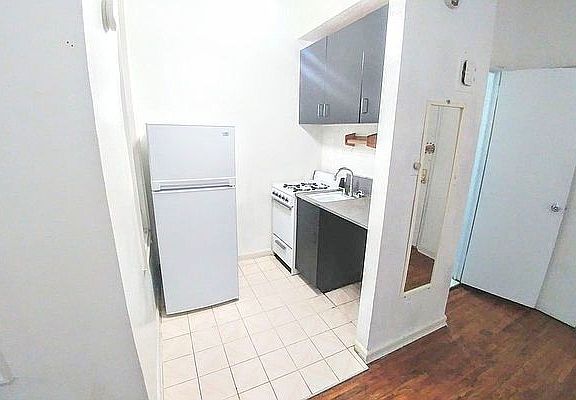 5th image of 288 8th Ave #2B