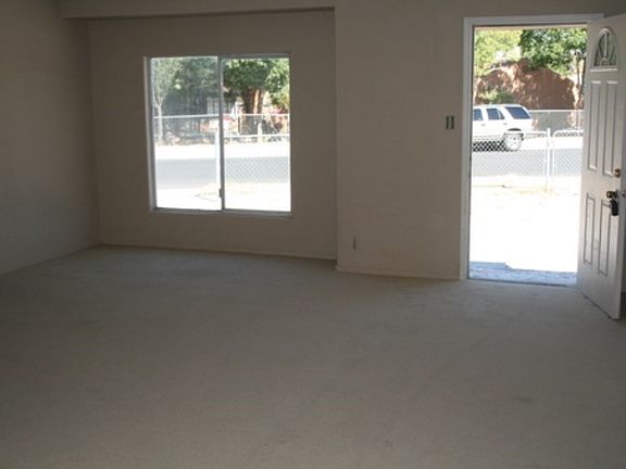 5th image of 1609 Thelma Ln