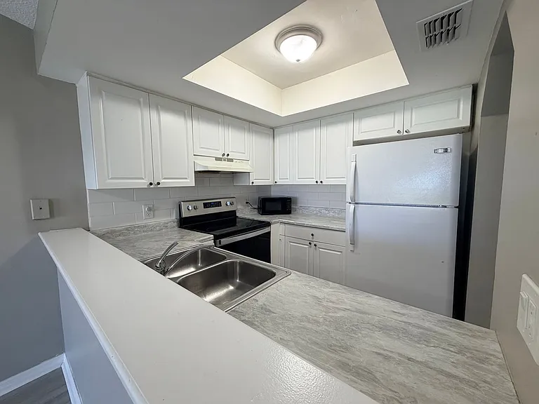823 Gleason Pkwy — Photo 9