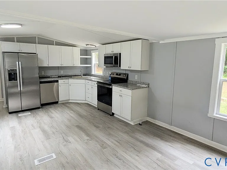 5959 Derwent Rd — Photo 2
