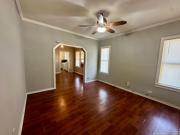 4th image of 216 E WHITE
