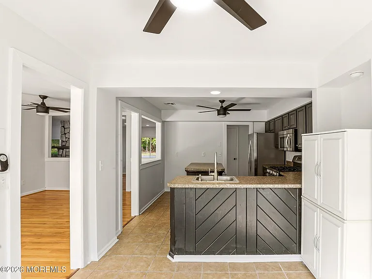 2021 Paterson Ave — Photo 11