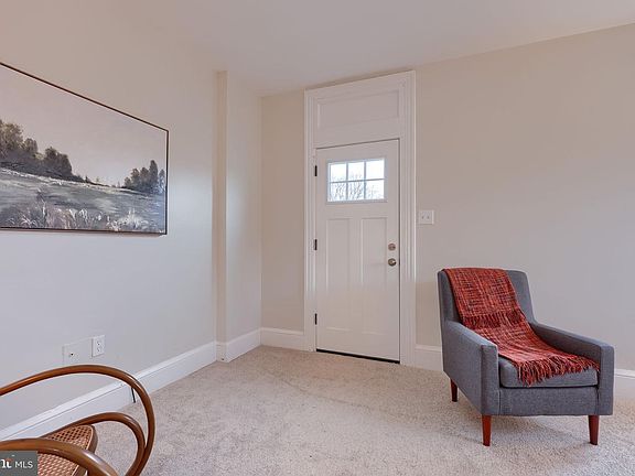 4th image of 131 Pear St