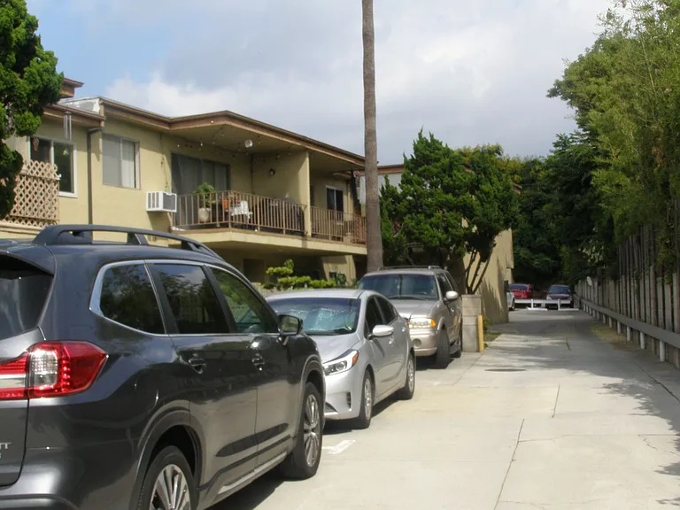 051 - Whittwood Park Apartments — Photo 8