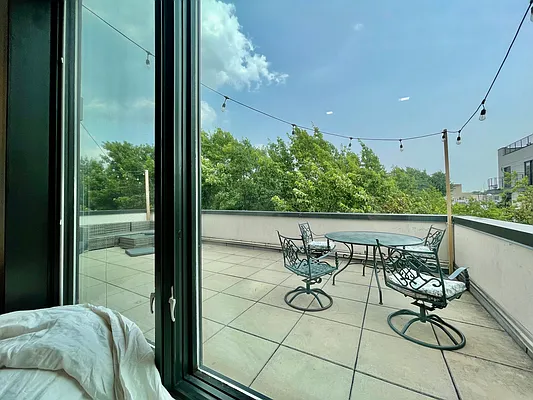 Rented by ERNY LLC | media 52