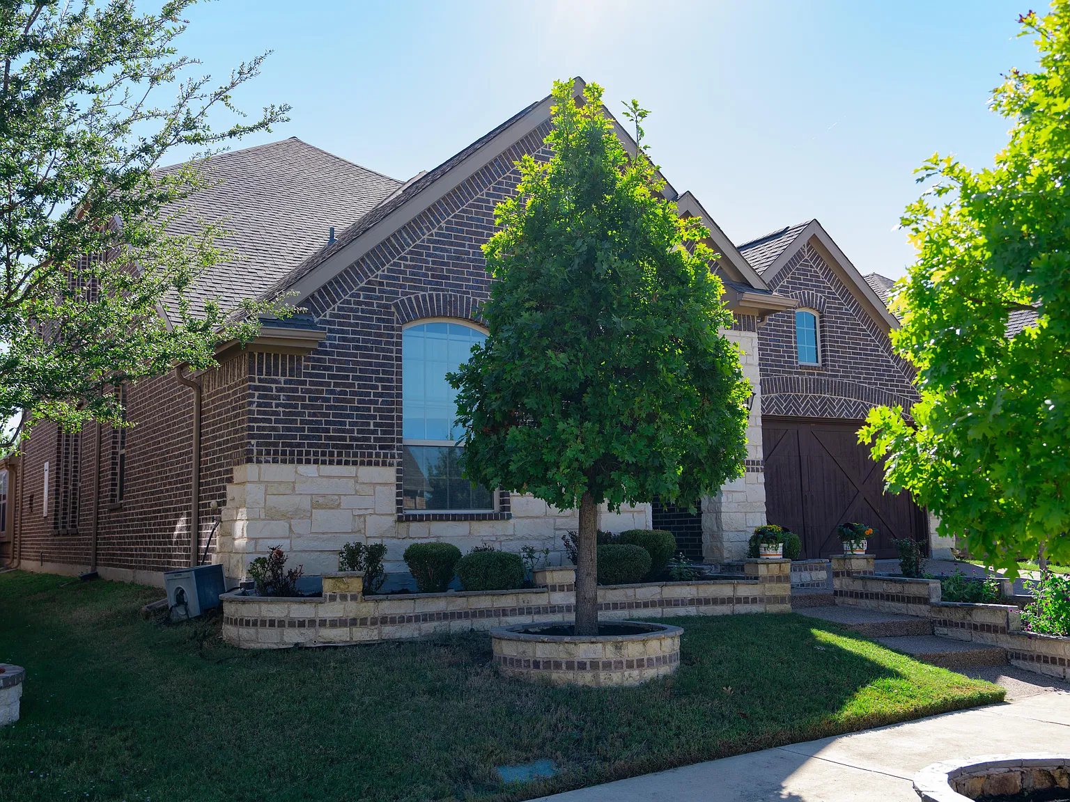 4 bed, 3.5 bath, 2697 sqft, $3,399 — Photo 2