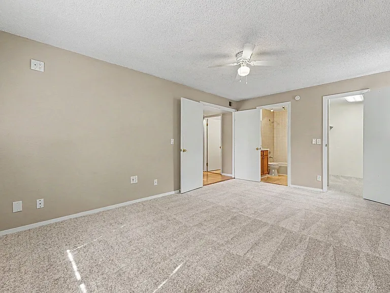 902 S Walden St #208 — Photo 14