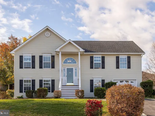 121 Fairfax Dr, Stephens City, VA 22655