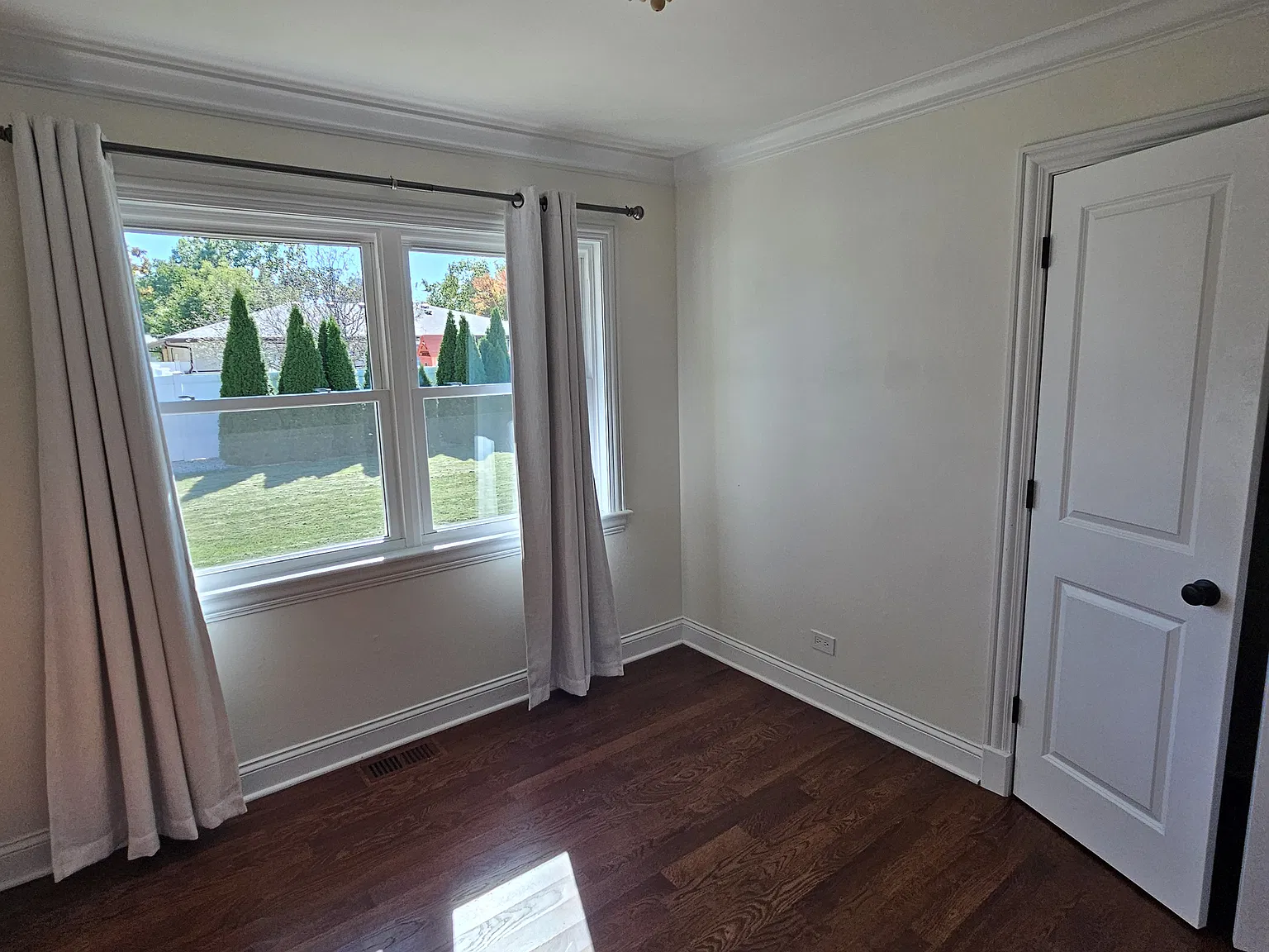 3 bed, 1291 sqft, $3,100 — Photo 4