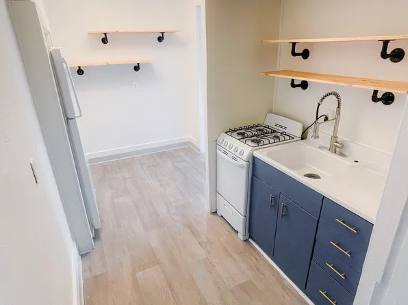 1919 Pleasant St APT 2, Des Moines, IA 50314