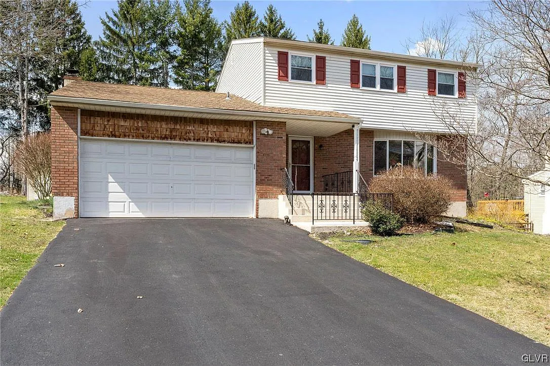 160 Hillside Dr photo 1