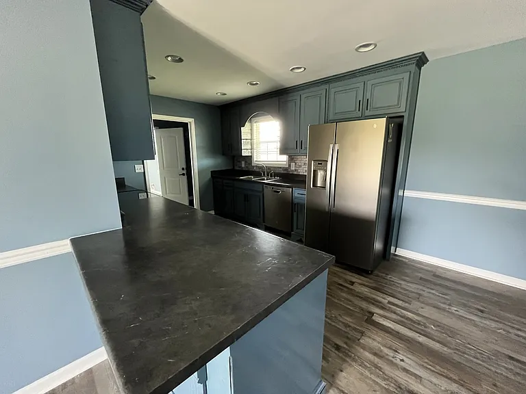 605 Strawberry Dr — Photo 16