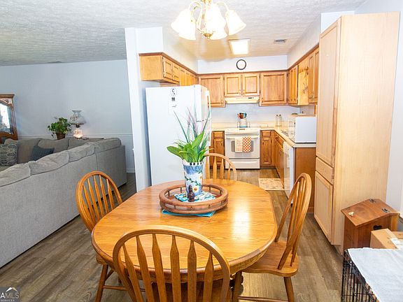 3rd image of 3465 Country Rd #288