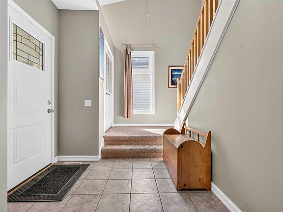 4th image of 7 E Woodbrook Way SW