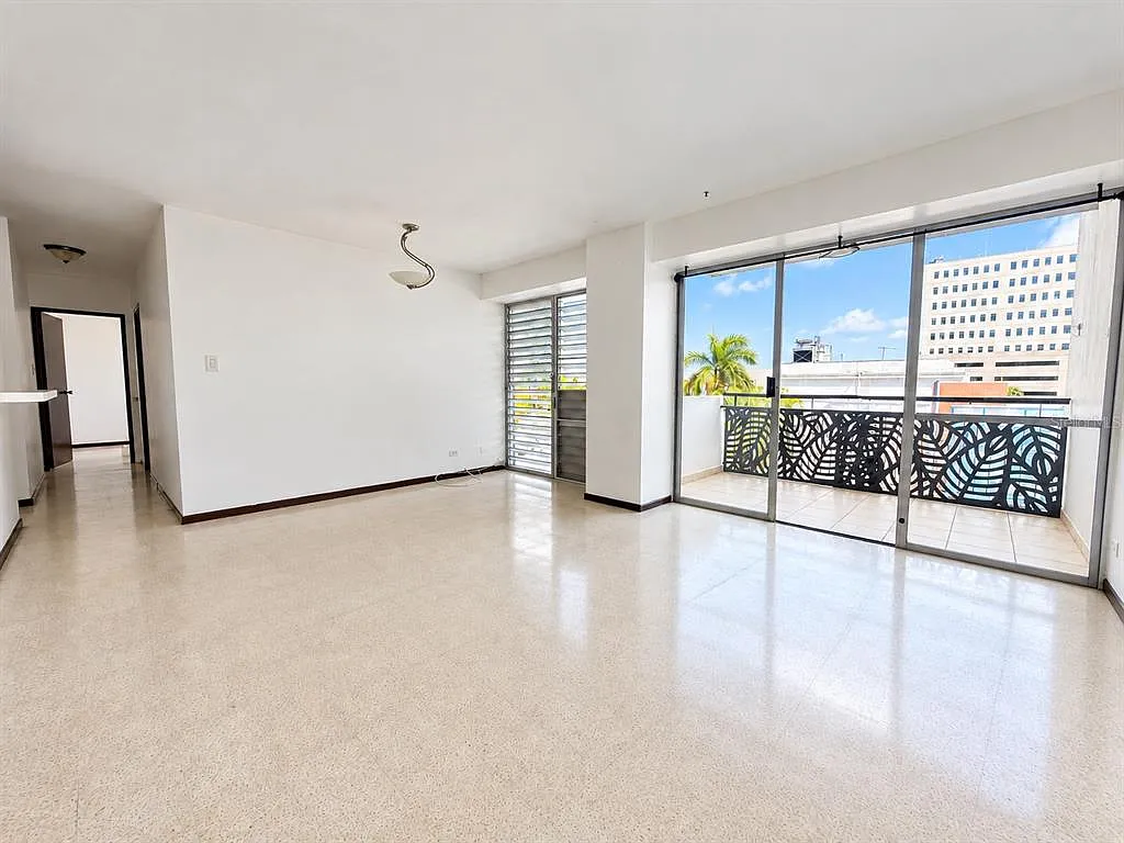 2 bed, 1.0 bath, 900 sqft, $1,285 — Photo 3