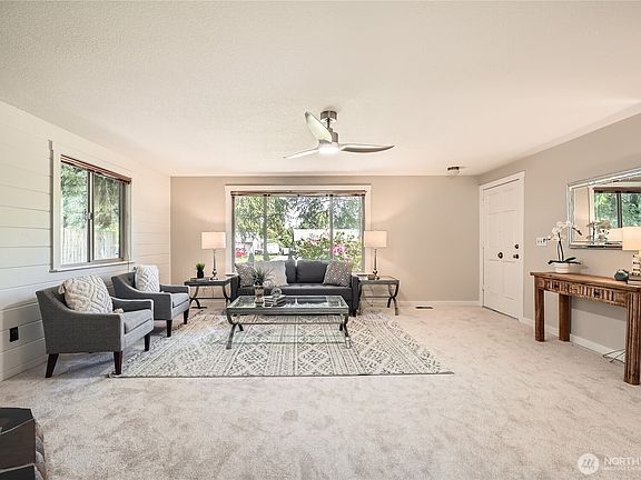 4th image of 2125 27th Court NE