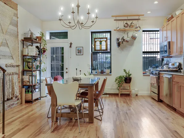 685 Sackett Street image 1 of 19
