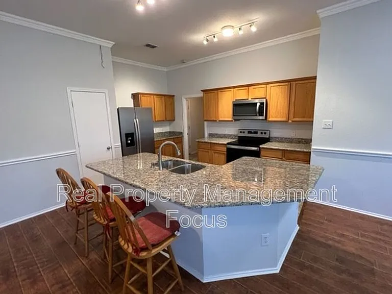 1004 Trickham Dr — Photo 10