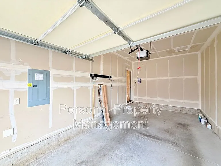 219 N 33rd Ct — Photo 26