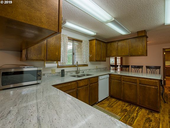 5th image of 18000 NE 105th Ct