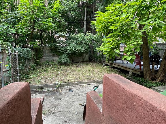 2nd image of 262 E 26th St #2