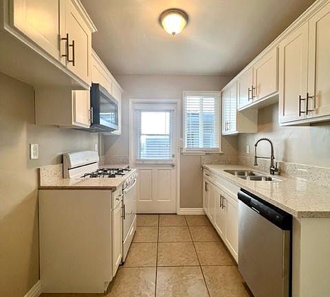 2nd image of 1090 E San Antonio Dr APT A