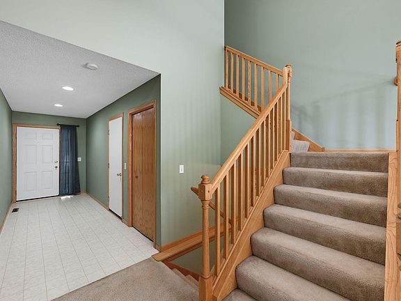 3rd image of 3823 Larabee Ave NE