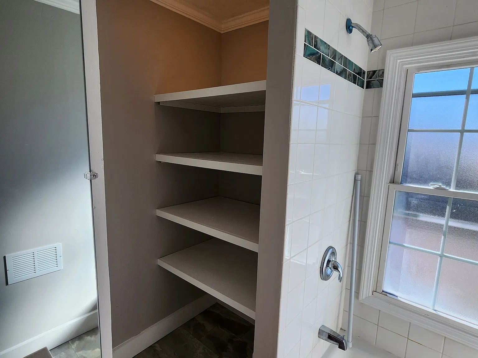 3 bed, 1310 sqft, $1,200 — Photo 4