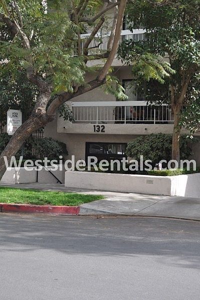 1st image of 132 S Clark Dr APT 305