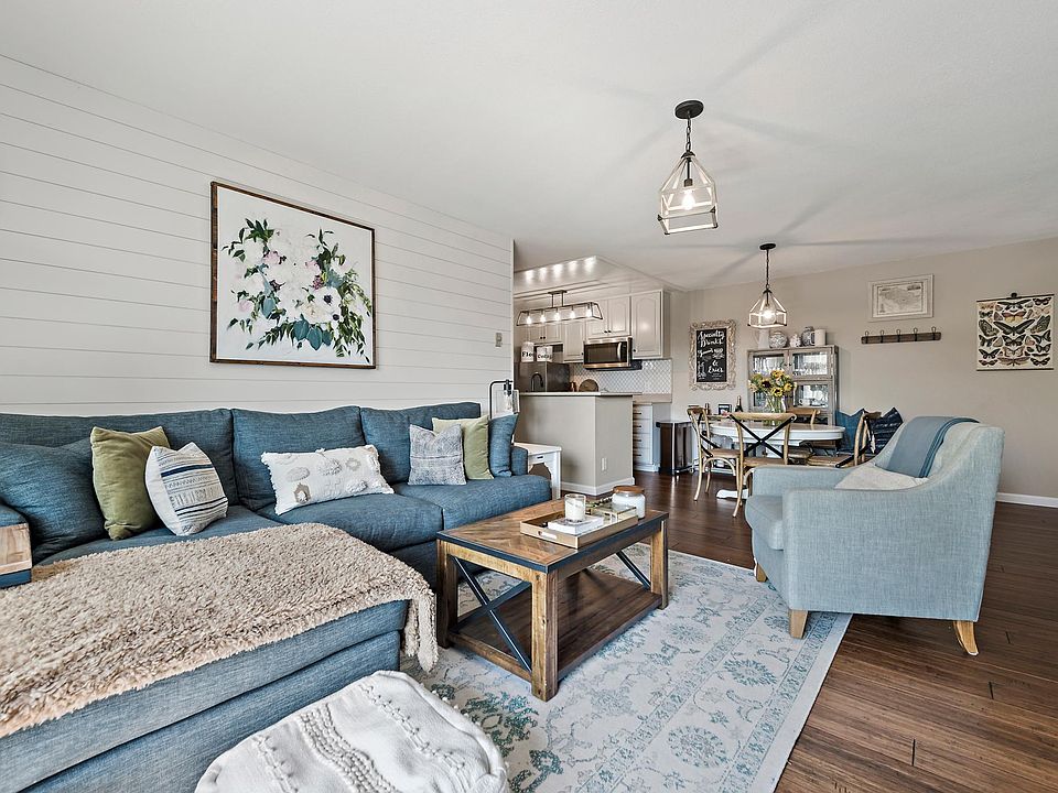(DISCLAIMER: the photographs include furniture items which are not included with the listing, this is an unfurnished rental)