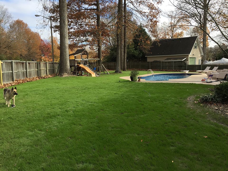 2nd image of 920 Woodcott Dr
