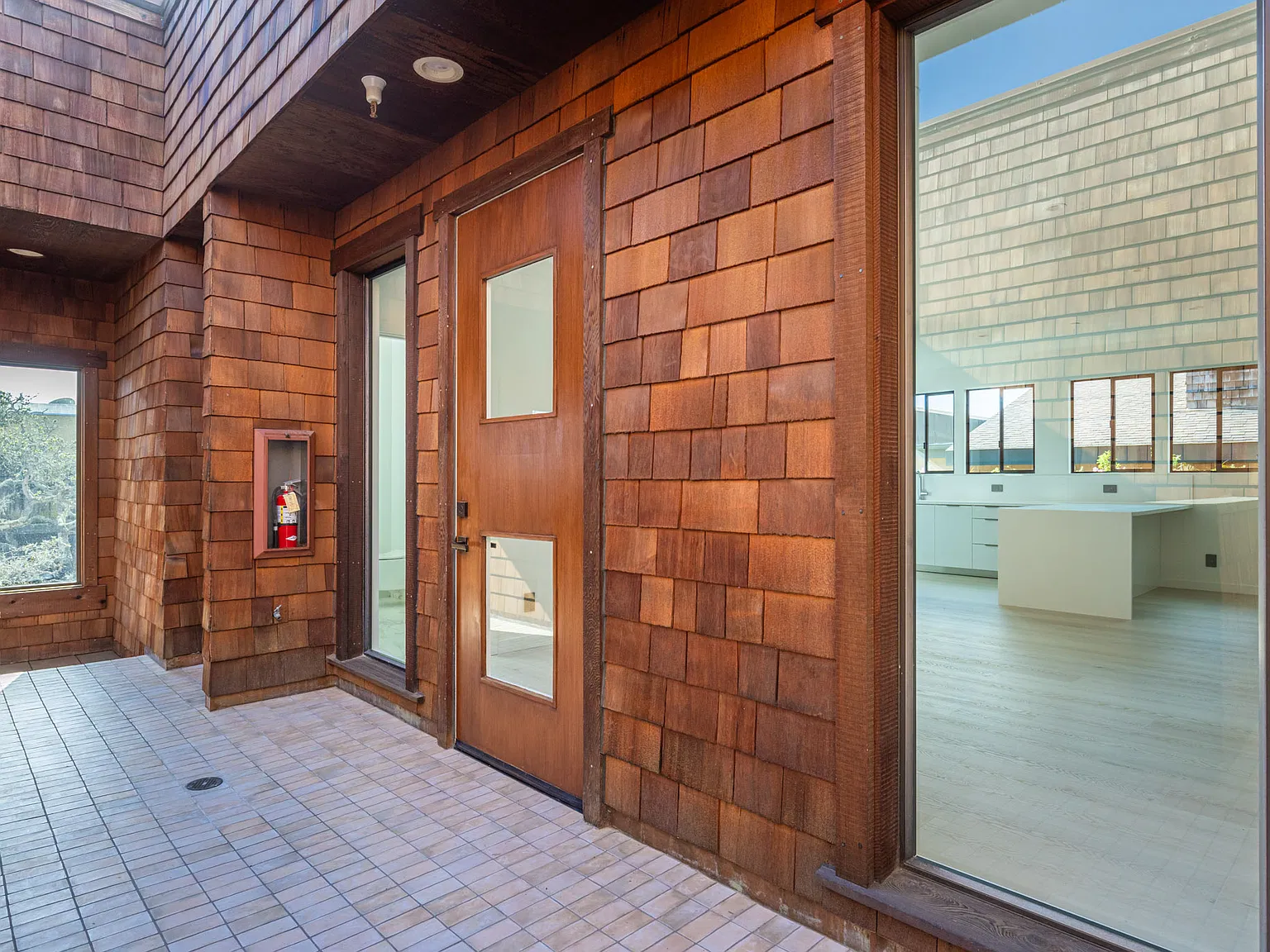 3 bed, 2.5 bath, $7,600 — Photo 2