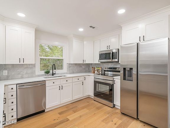 4th image of 6115 Batson Ln