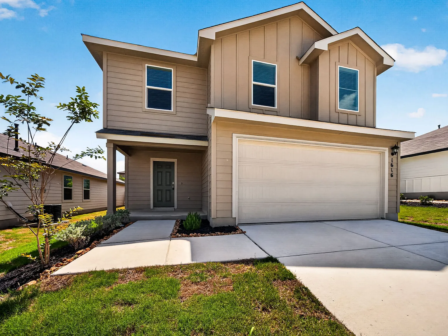 5 bed, 2.5 bath, 1891 sqft, $1,795 — Photo 3