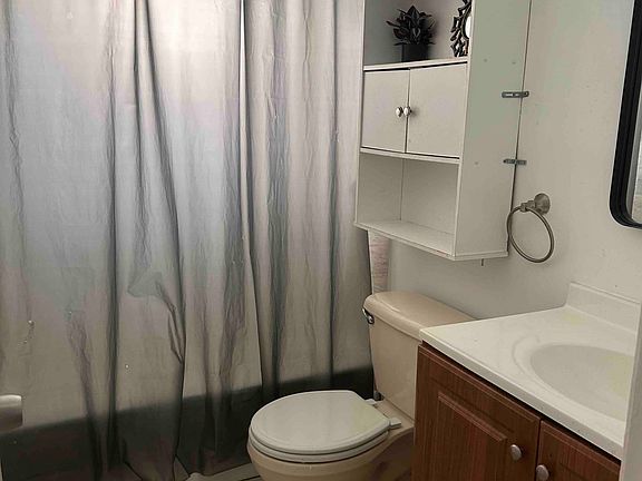 4th image of 449 SW 15th St APT 9