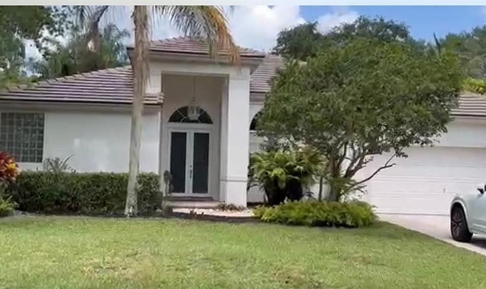 1st image of 2609 Oakbrook Ct #2609