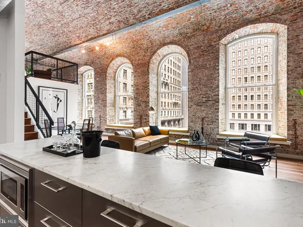 105 S 12th St APT 300, Philadelphia, PA 19107