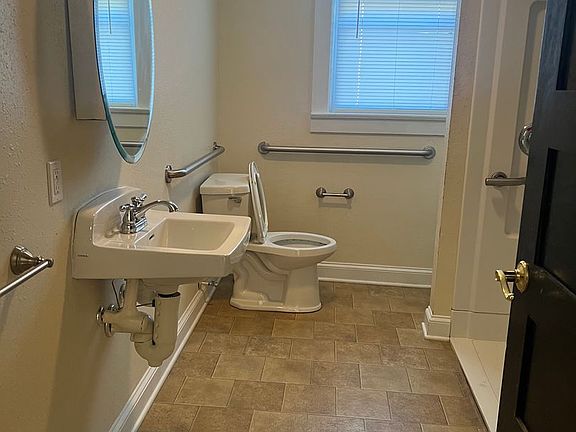 5th image of 325 W Charles St APT 2
