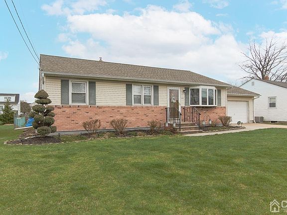 3rd image of 1090 Antonio Dr