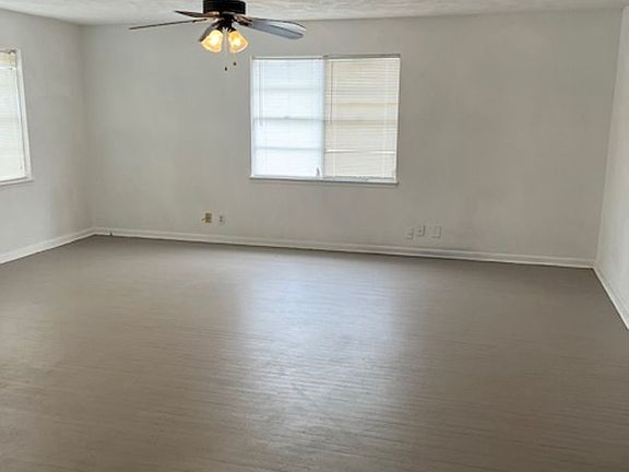 4th image of 208 E Voelter Ave