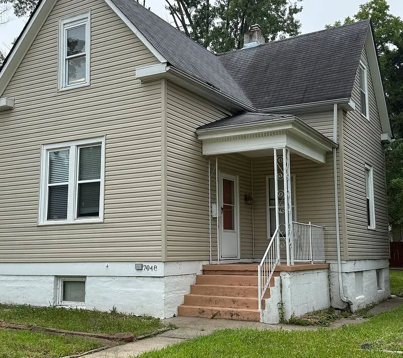 7048 Raymond Ave