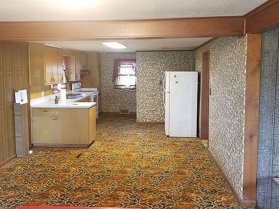 4th image of 16901 Upland Ave