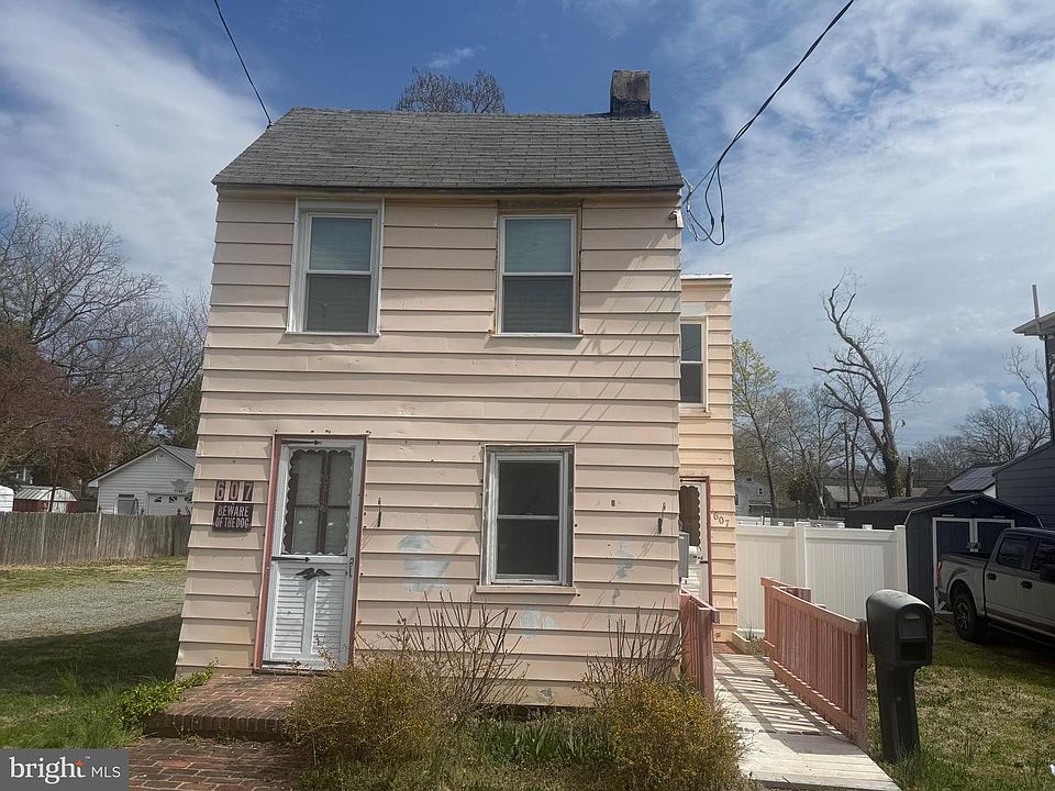 1st image of 607 S 2nd St