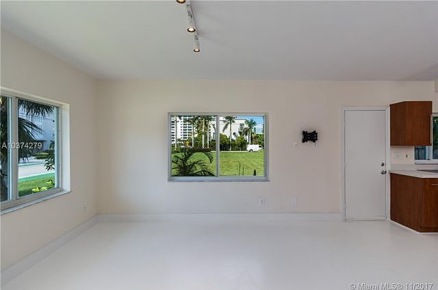 1st image of 10101 W Bay Harbor Dr APT 4