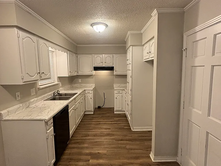912 Gibson Ct — Photo 12
