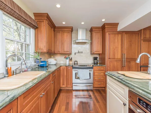 8203 Taunton Pl, Springfield, VA 22152