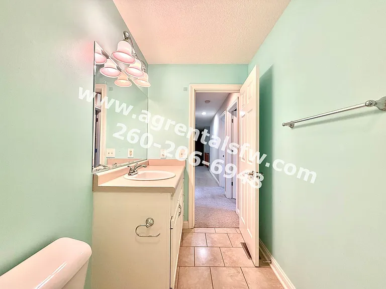 8819 Strathmore Ln — Photo 7